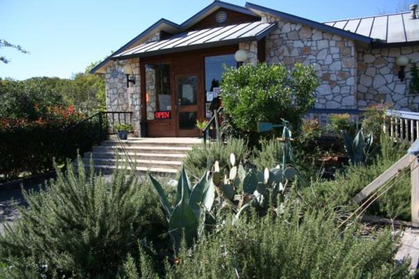 River Oak Inn And Restaurant Bandera Exterior photo